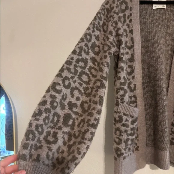 Abercrombie & Fitch Gray Leopard Cardigan - Picture 2 of 3